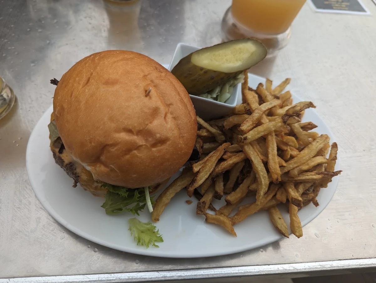 Burger and Fries, Brasseur de Montréal