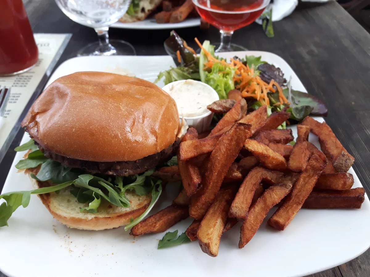 Hamburger Végétalien, Vices & Versa