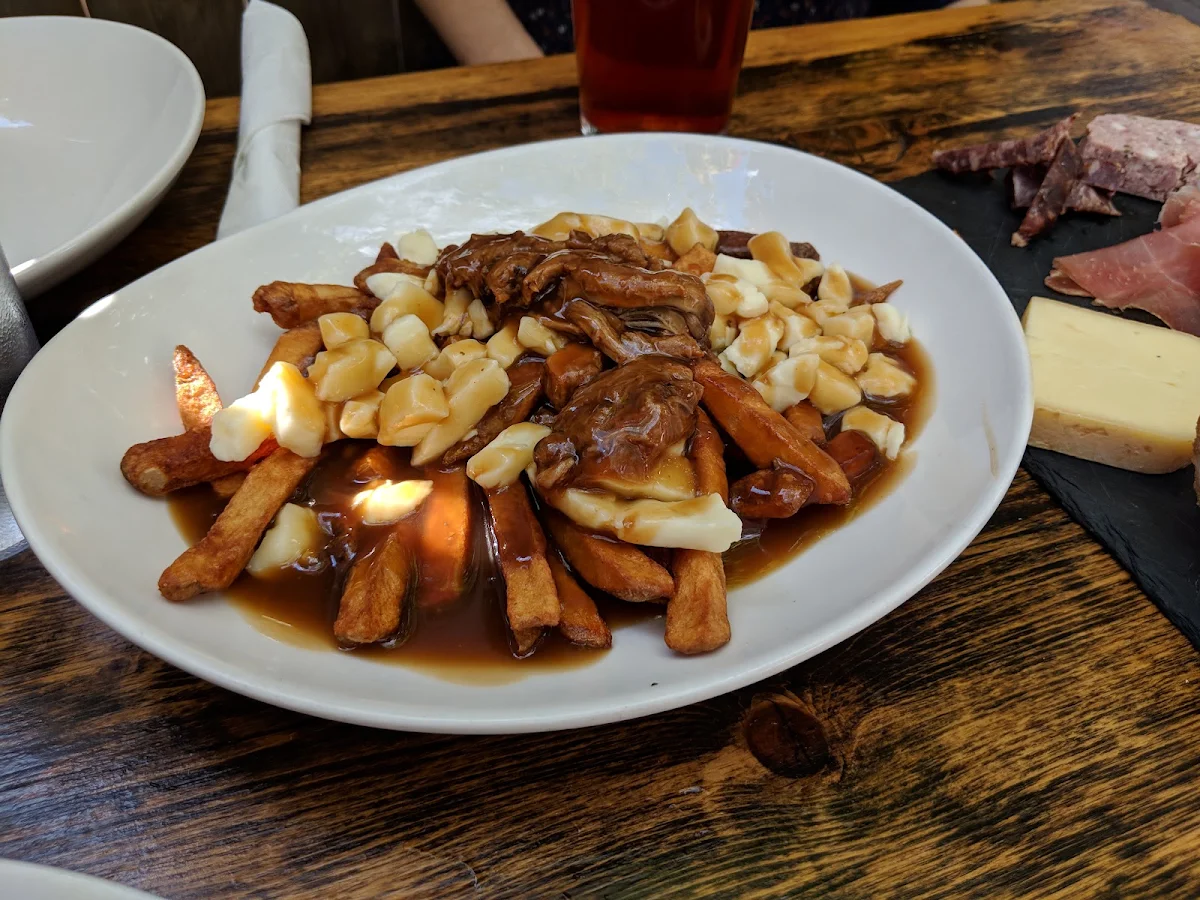 Pulled Pork Poutine, Vices & Versa