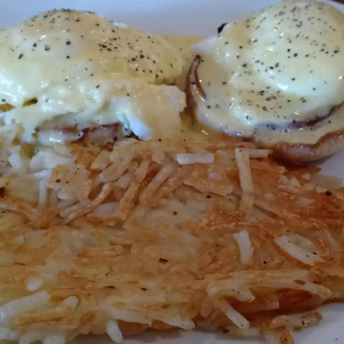 Eggs Benedict with Hashbrowns
