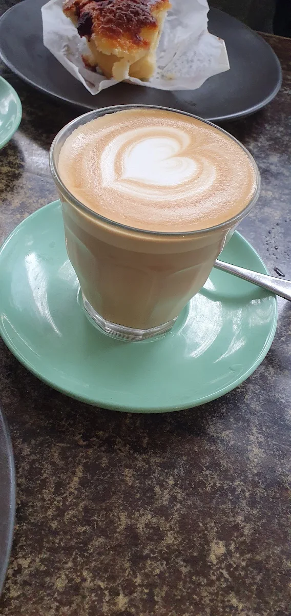 Flat White, Badmanner