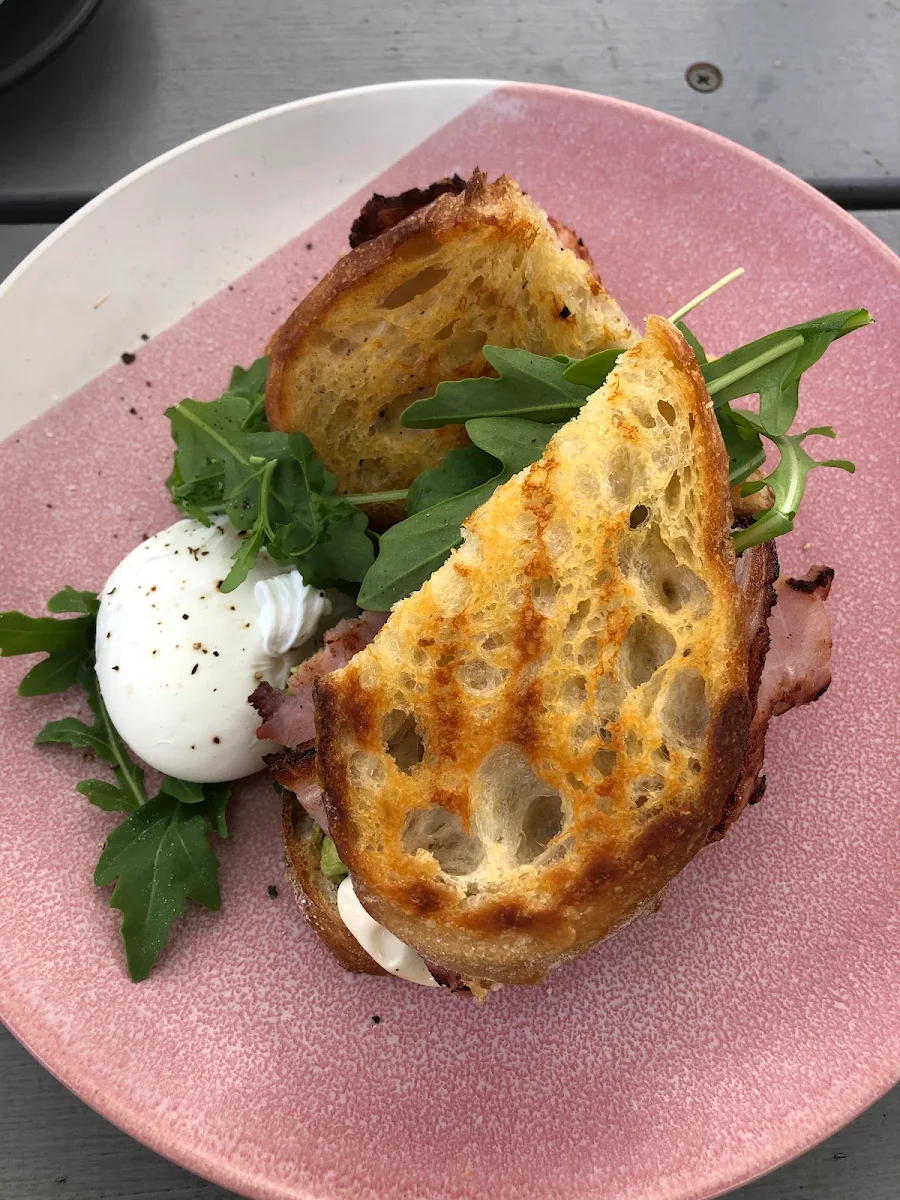 Smashed Avo with Poached Egg, Flowvitality