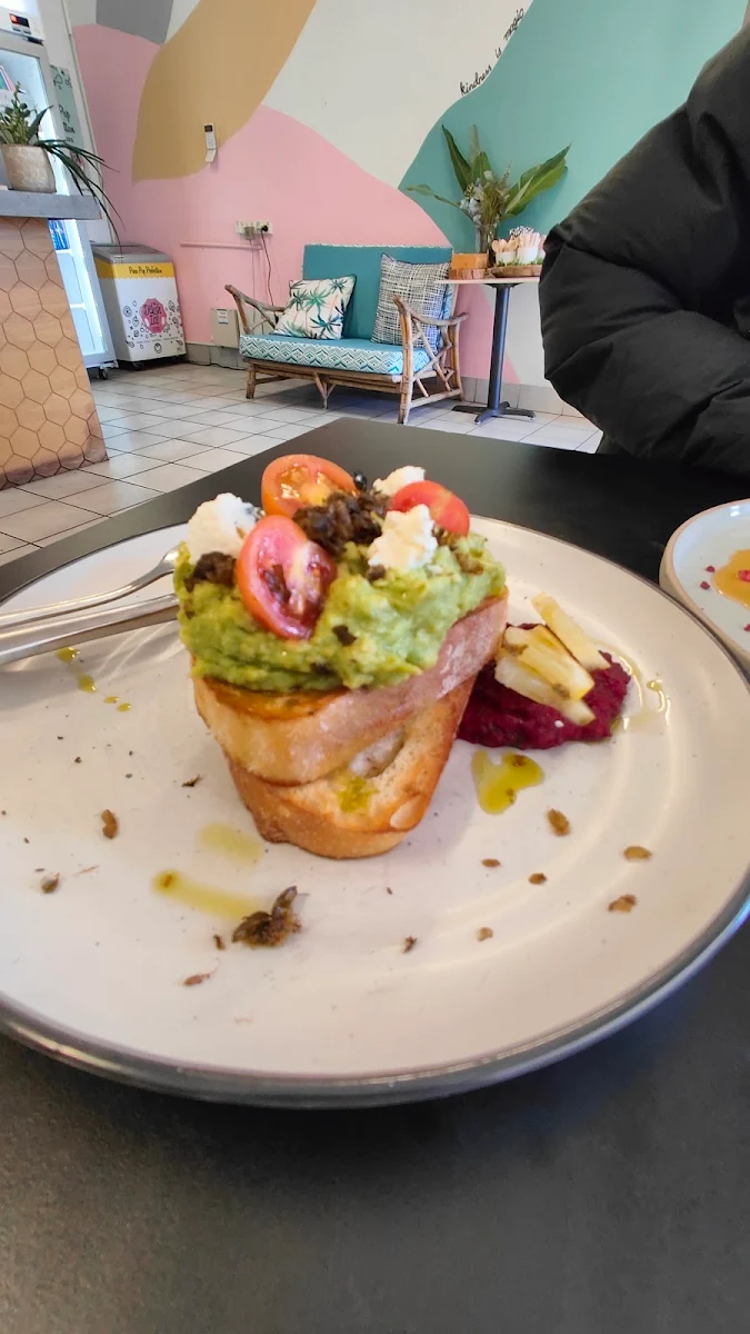 Smashed Avocado Toast, Flowvitality