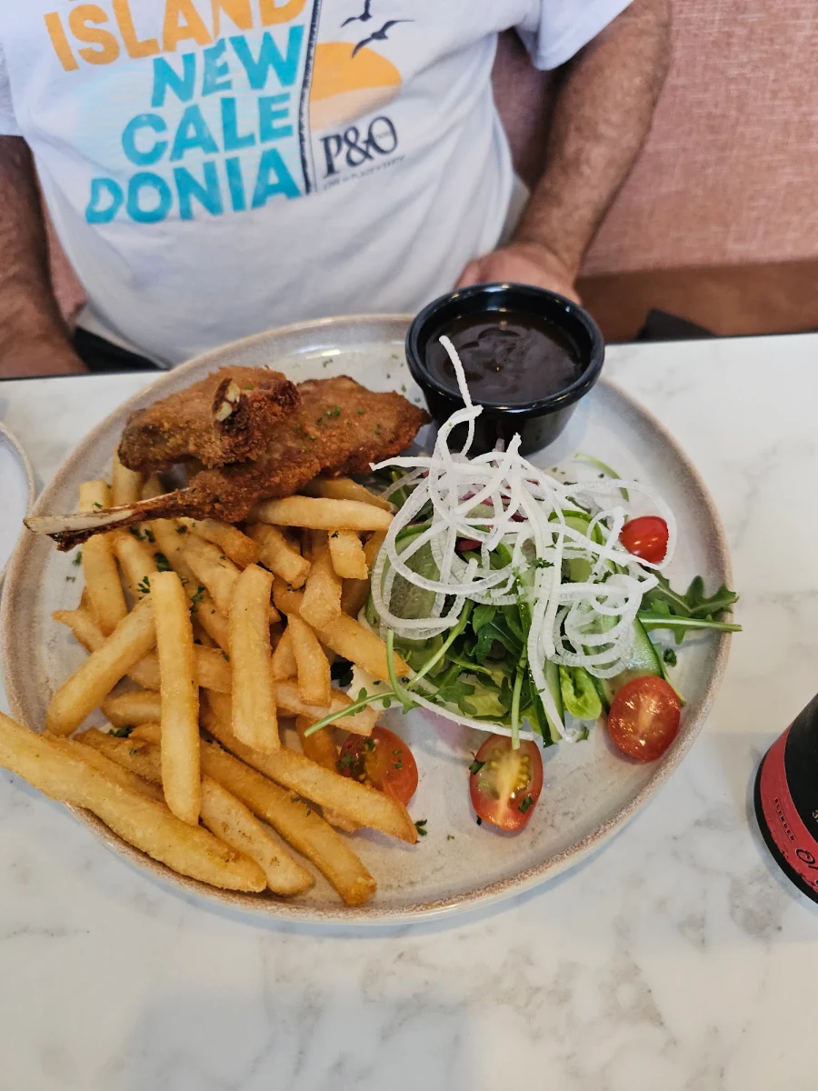 Chicken and Chips, Good Intent Hotel