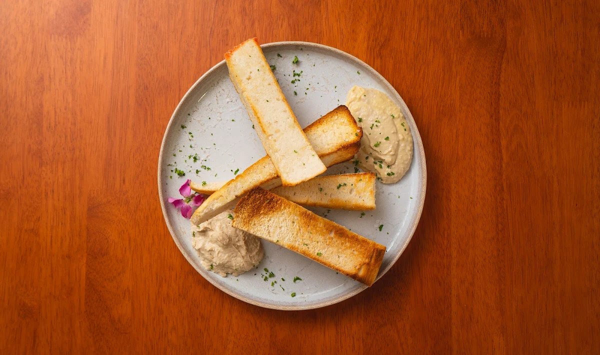 Garlic Bread, Good Intent Hotel