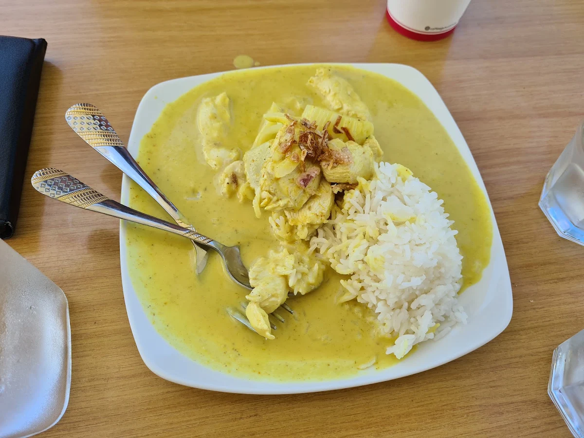 Thai Yellow Chicken Curry, Hot Wok Thai