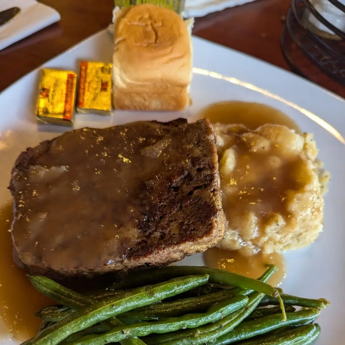 Meatloaf with Mashed Potatoes and Green Beans