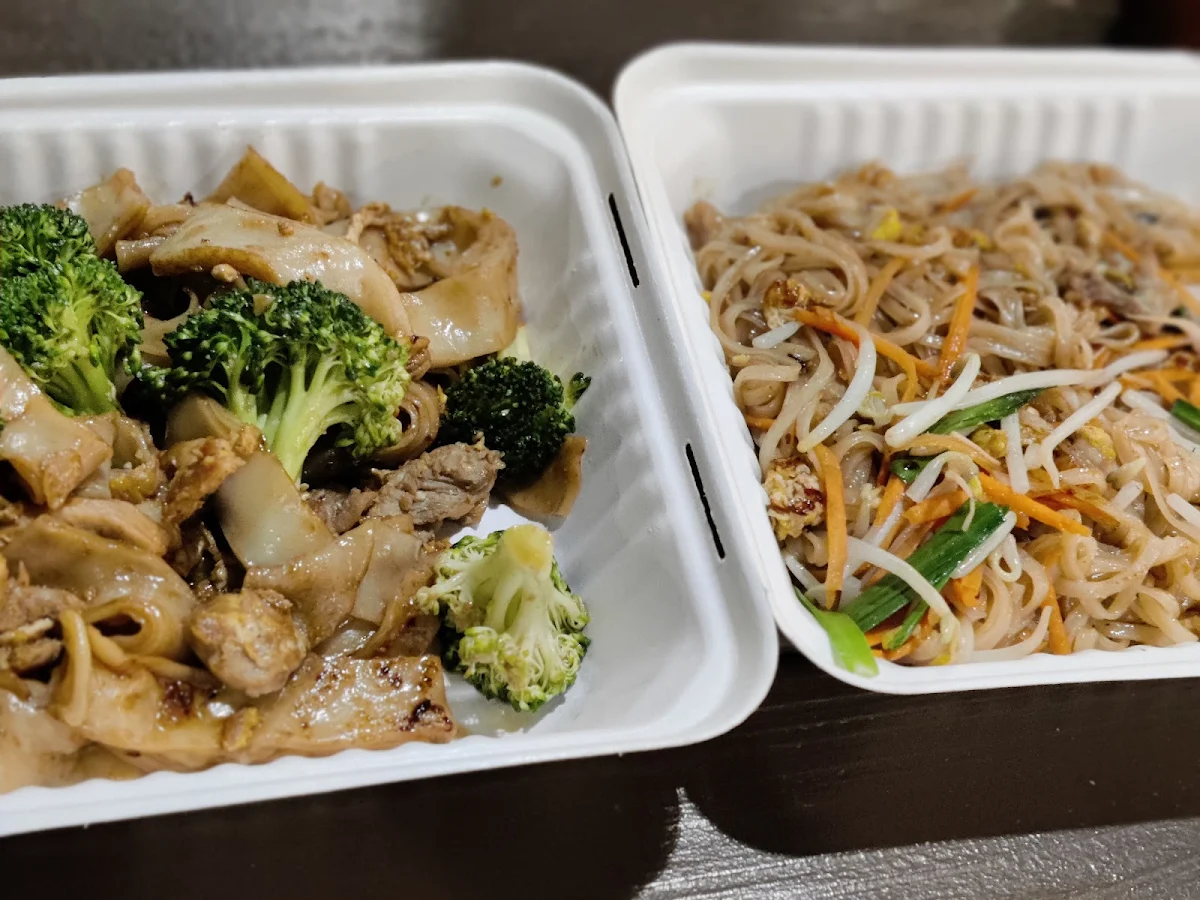 Chicken Pad Si Eiw and Chicken Pad Thai
