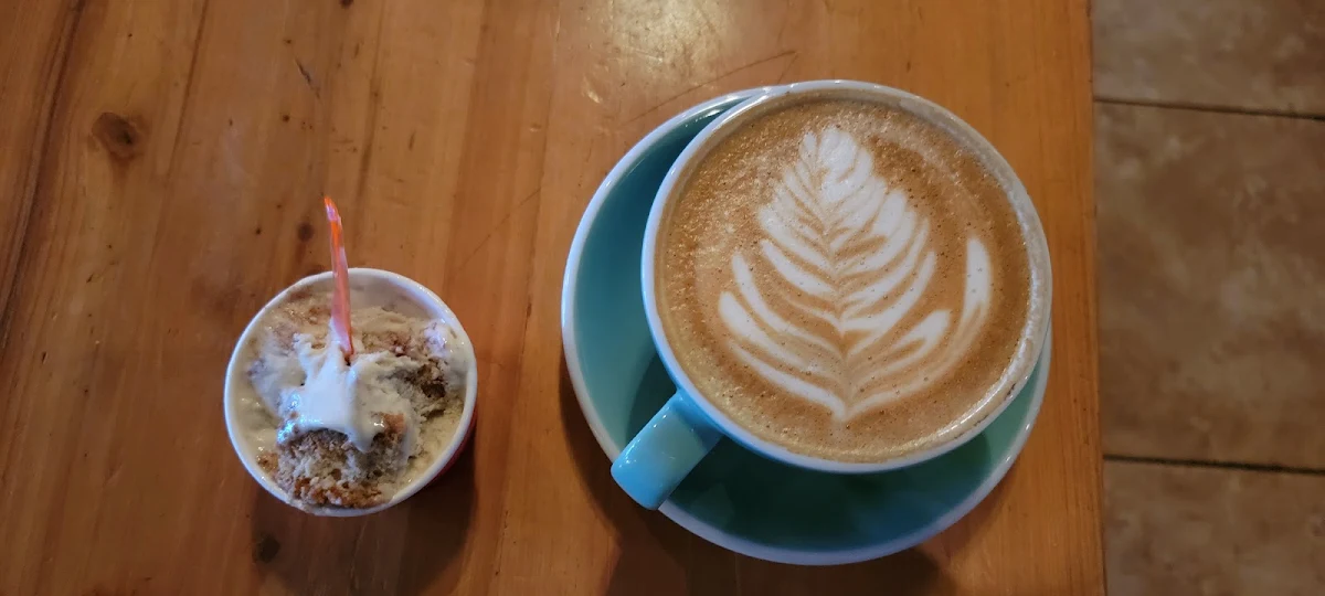 Apple Cinnamon Roll Gelato and Latte