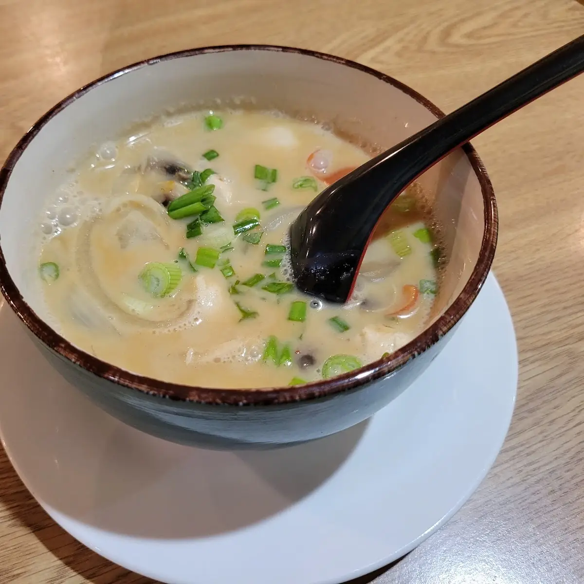 Tom Kha S