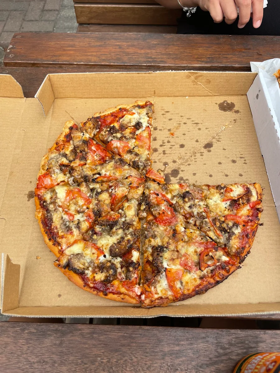 Highlights, Beach Road Pizza