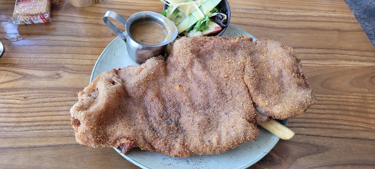 Giant Beef Snitzel, Hotel Boston