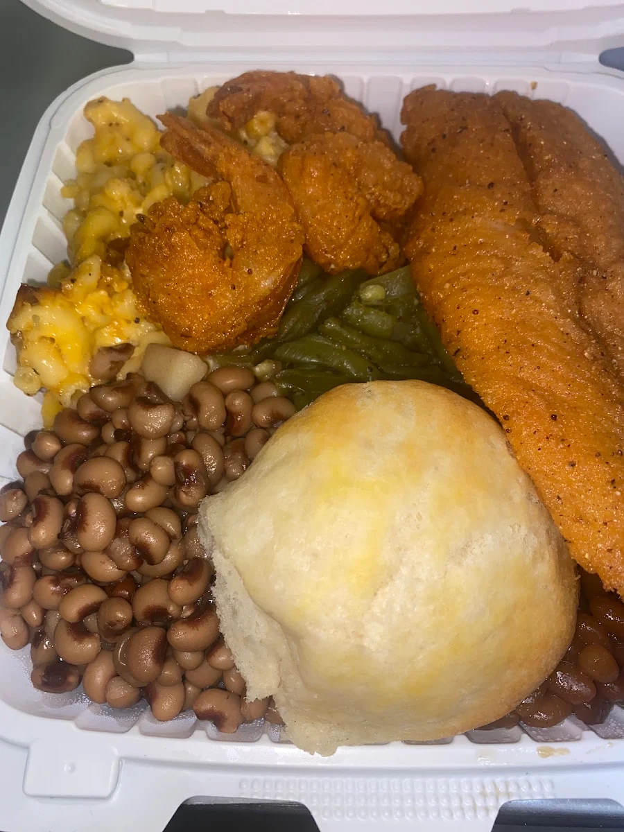 2pc Fish Mac N Cheese & Yams