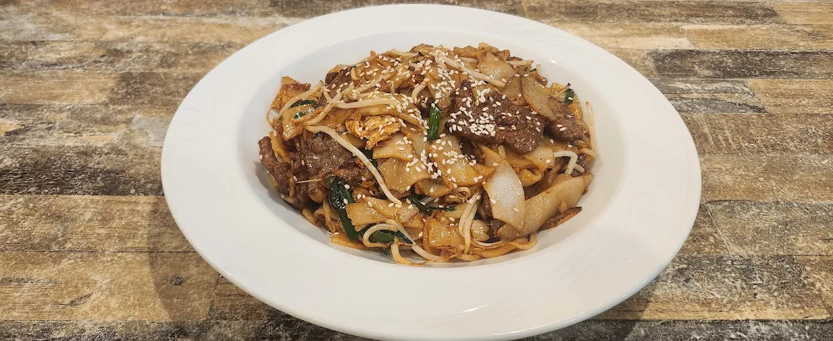 Stir Fried Beef with Flat Rice Noodle, Phở More Moorebank