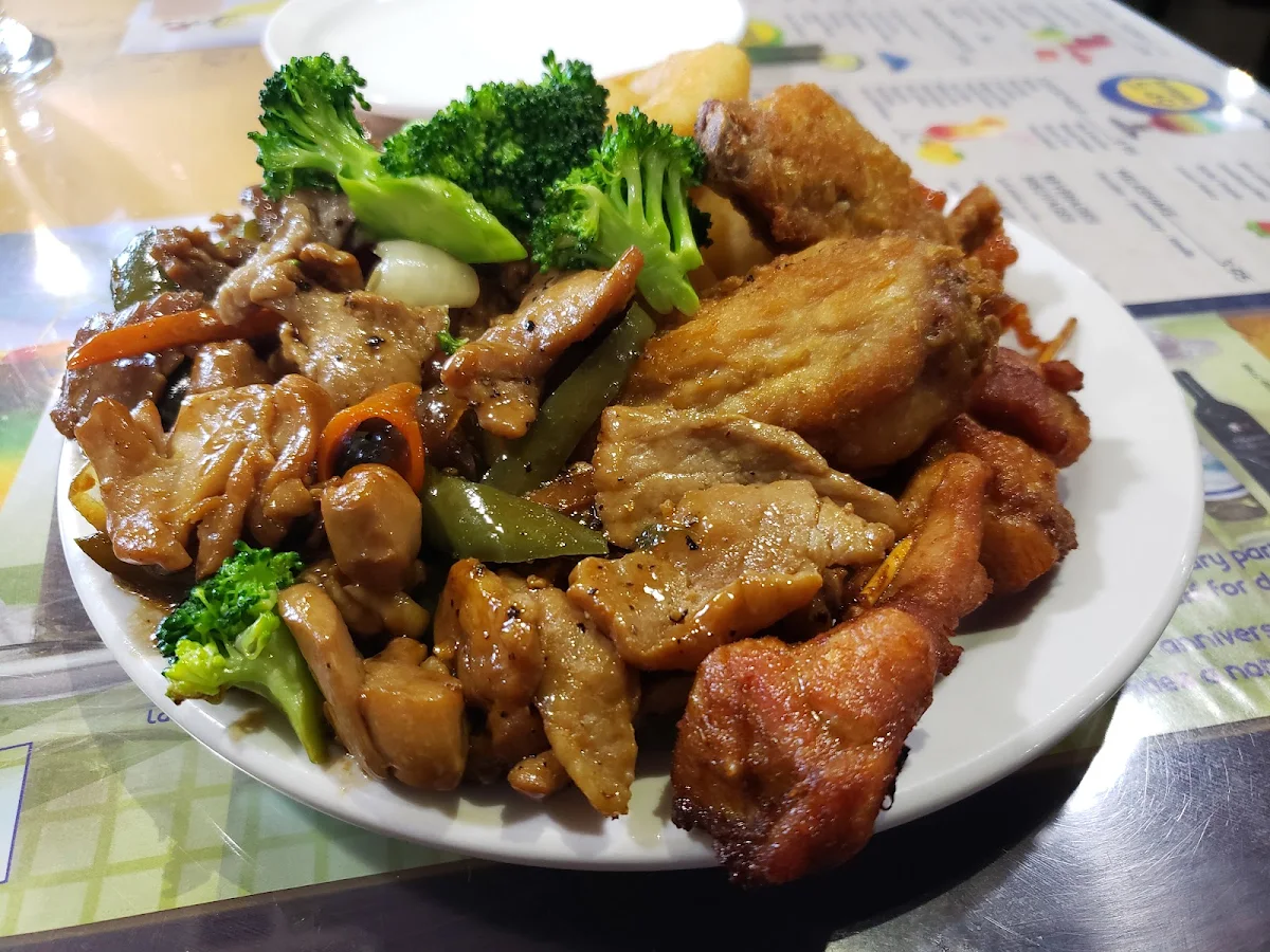 All You Can Eat Buffet, Maple Leaf Queen's Buffet
