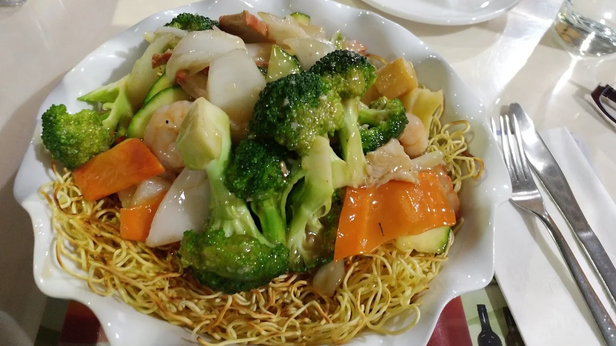 Cantonese Chow Mein, Maple Leaf Queen's Buffet