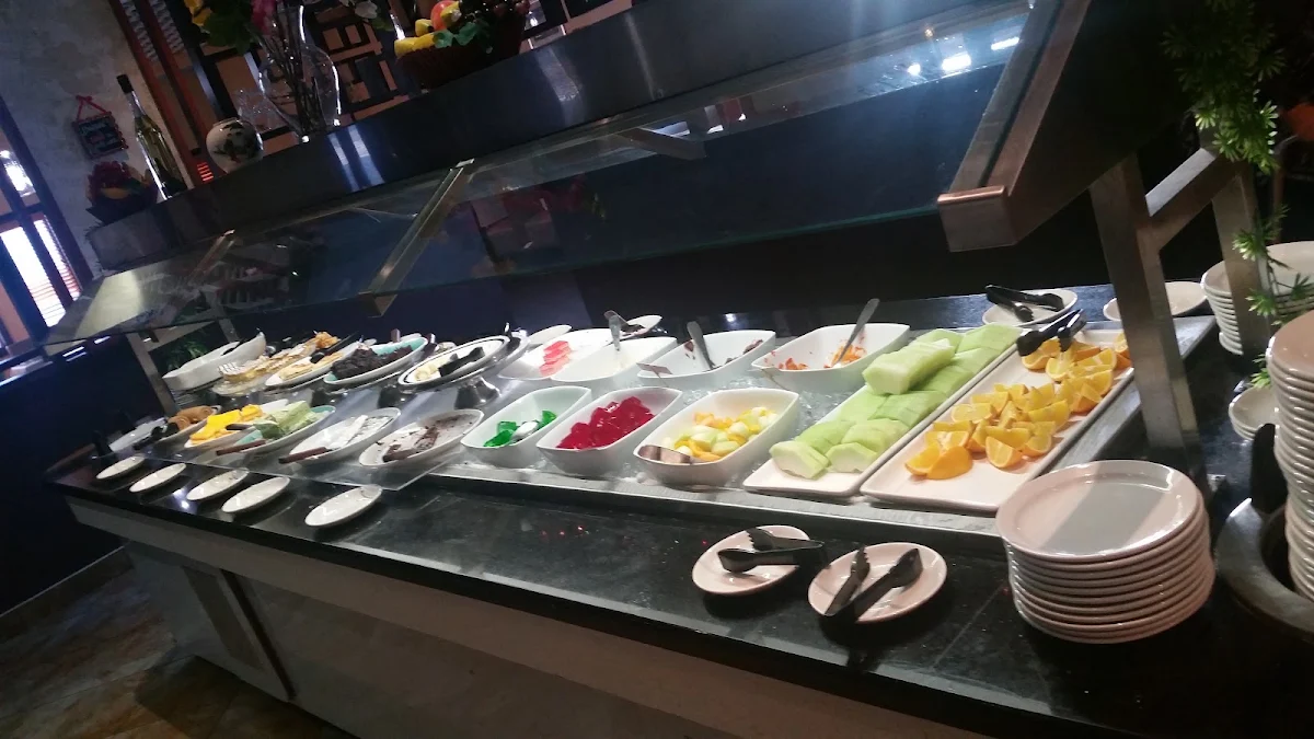 Highlights, Maple Leaf Queen's Buffet