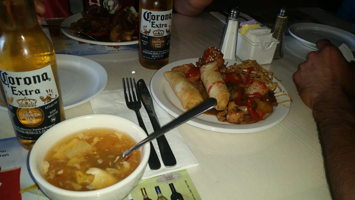 Hot and Sour Soup, Maple Leaf Queen's Buffet