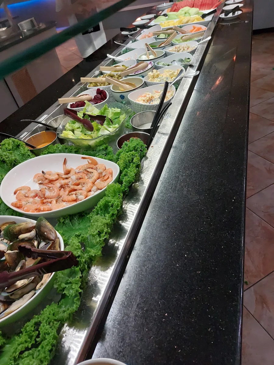 Salads and Raw Seafood Delight, Maple Leaf Queen's Buffet