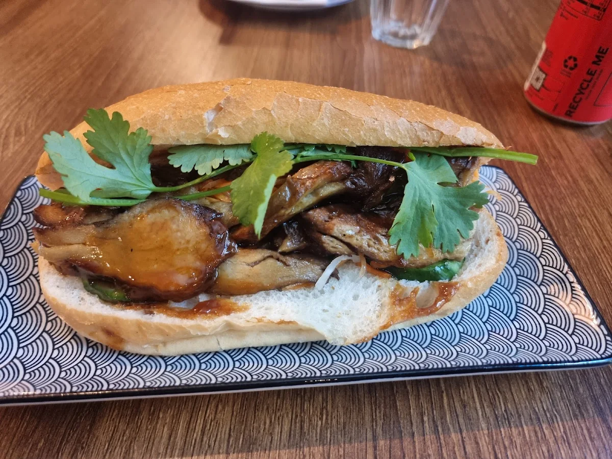Vegan Peking Duck Bánh MÌ, VIETFOOD SPRINGWOOD