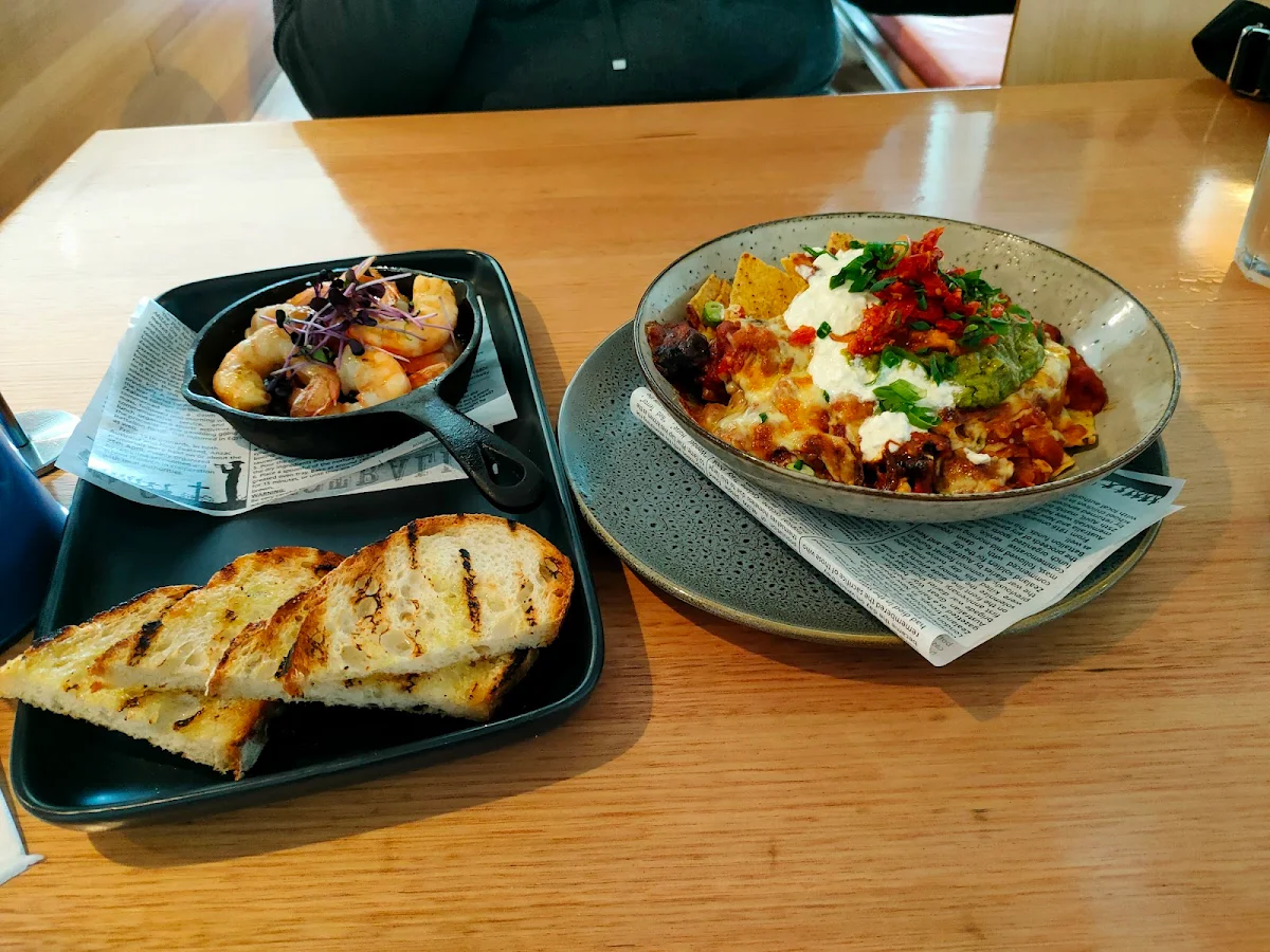 Garlic Prawns and Nachos, The Shorty Hotel