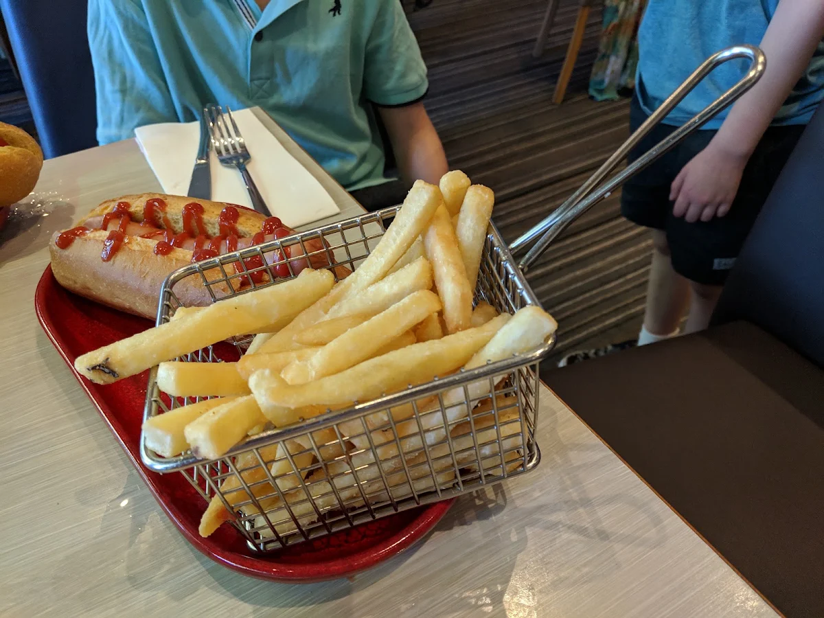 Highlights, Bob's Diner
