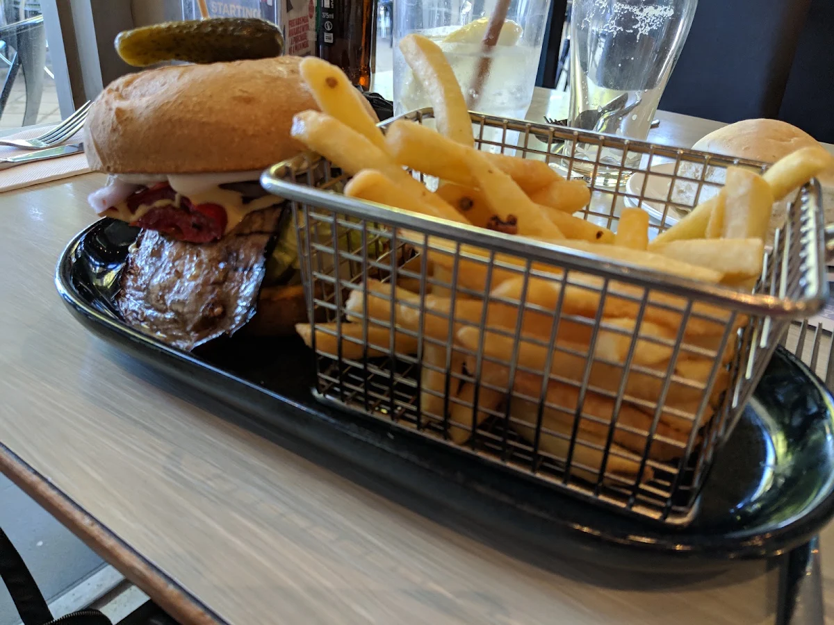 Highlights, Bob's Diner