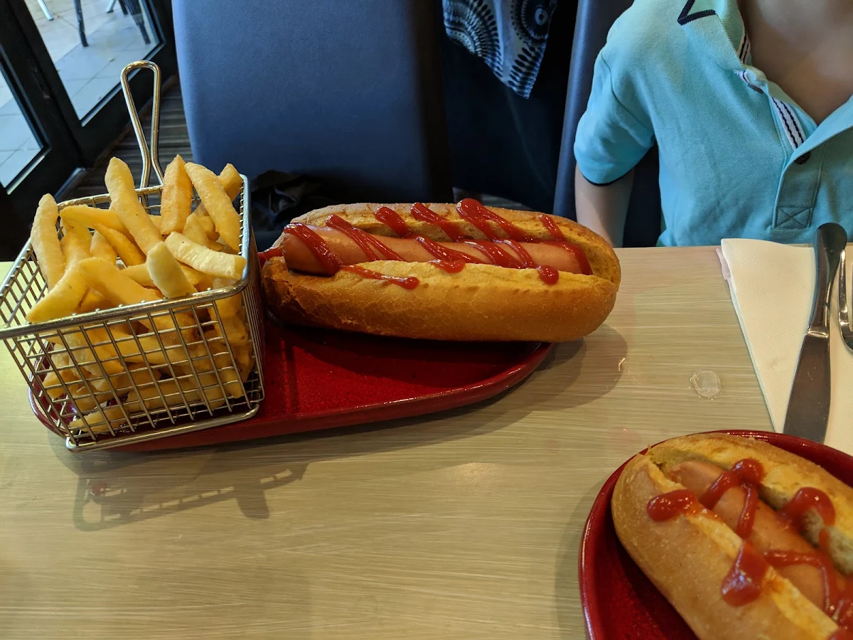 Highlights, Bob's Diner