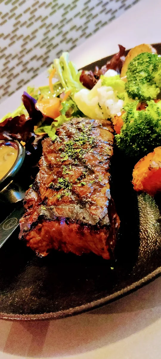 Highlights, Bob's Diner