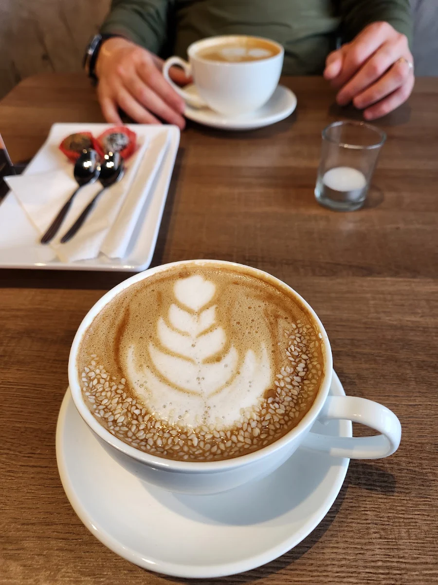 Tahini Latte Macchiato