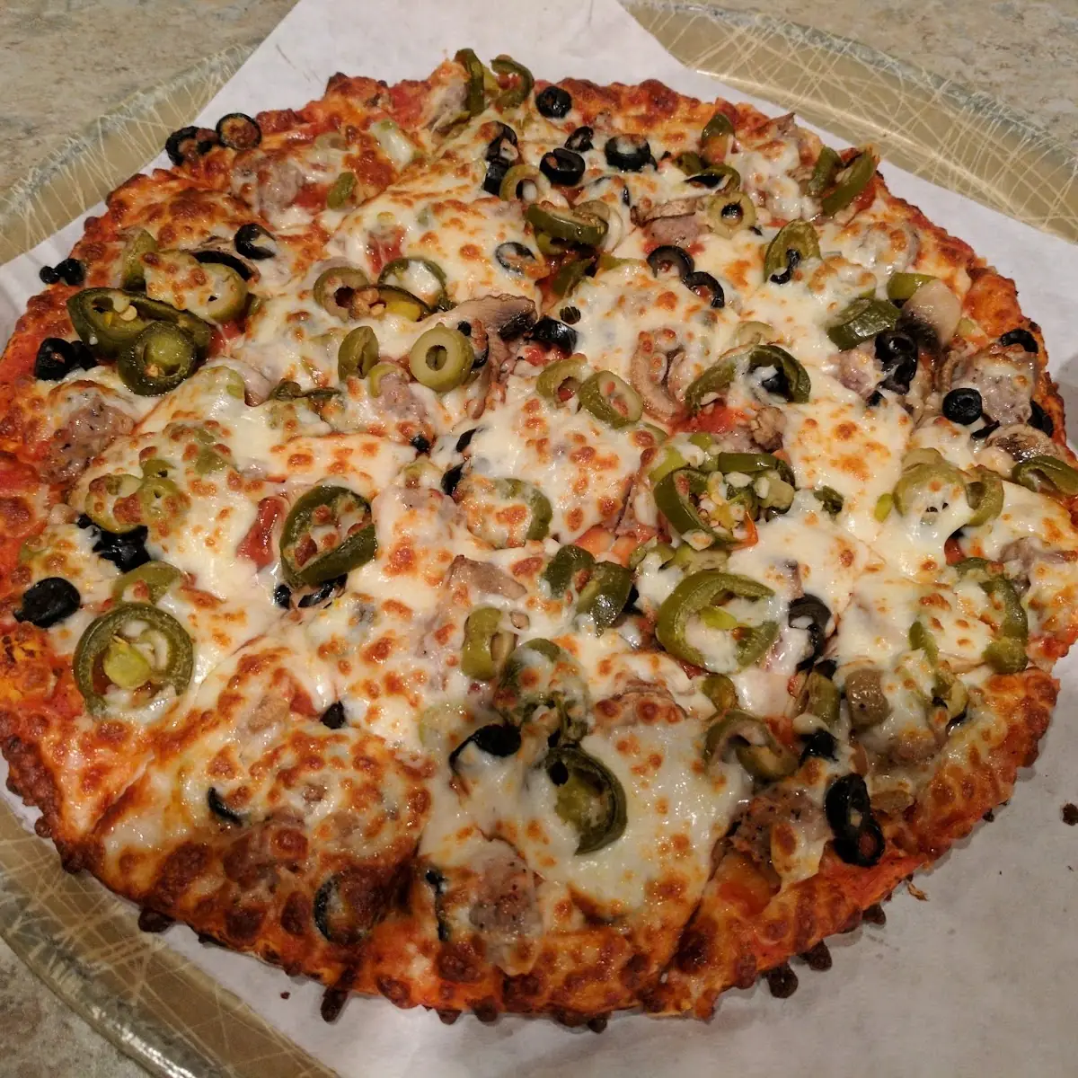 Medium Mushroom Chicken Green Olive Pizza