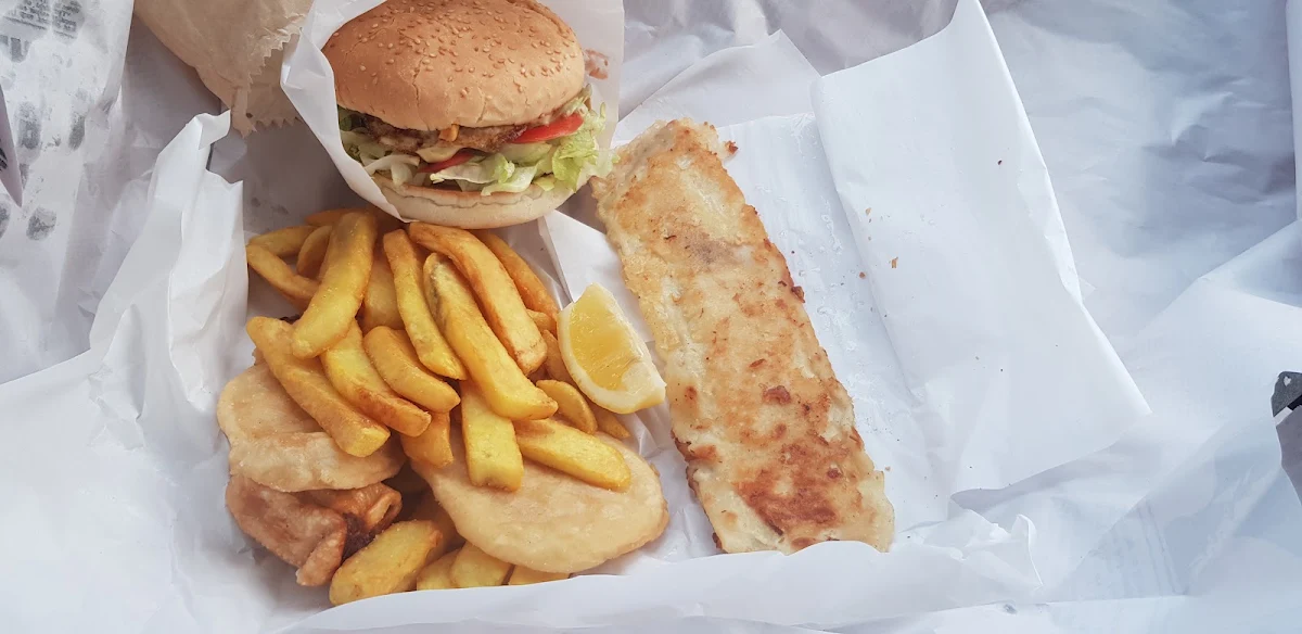 Single Pack and a Burger with the Lot, Oakleigh Fish & Chippery