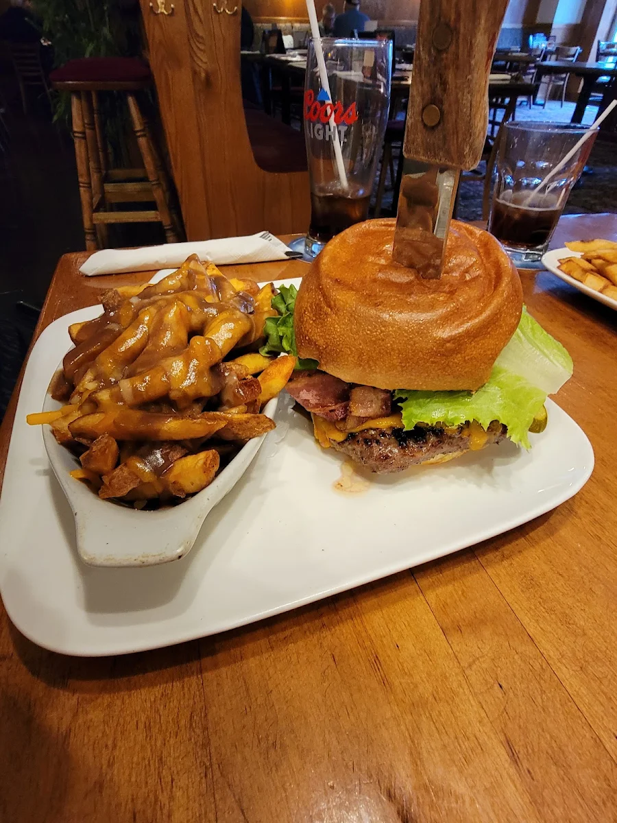 Burger and Poutine, The Cat & The Fiddle Lindsay