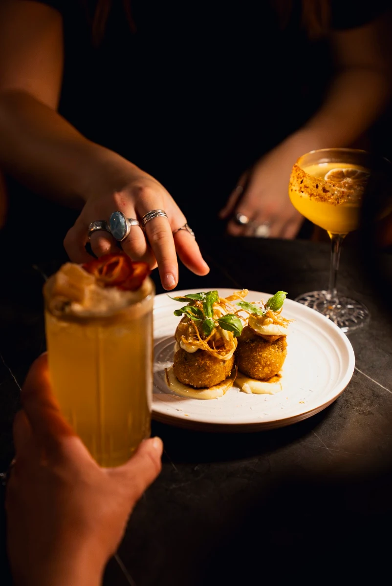 Highlights, Places Bar & Tapas
