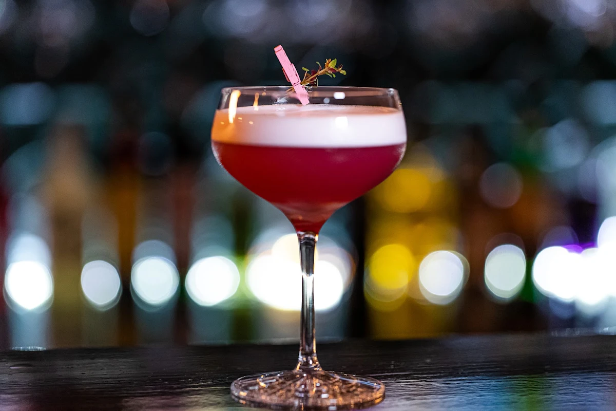 Highlights, Places Bar & Tapas