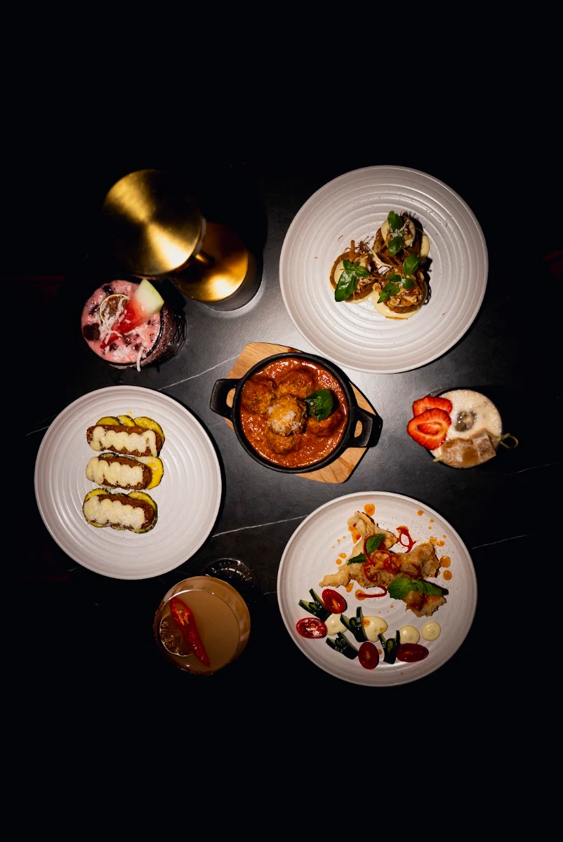 Highlights, Places Bar & Tapas