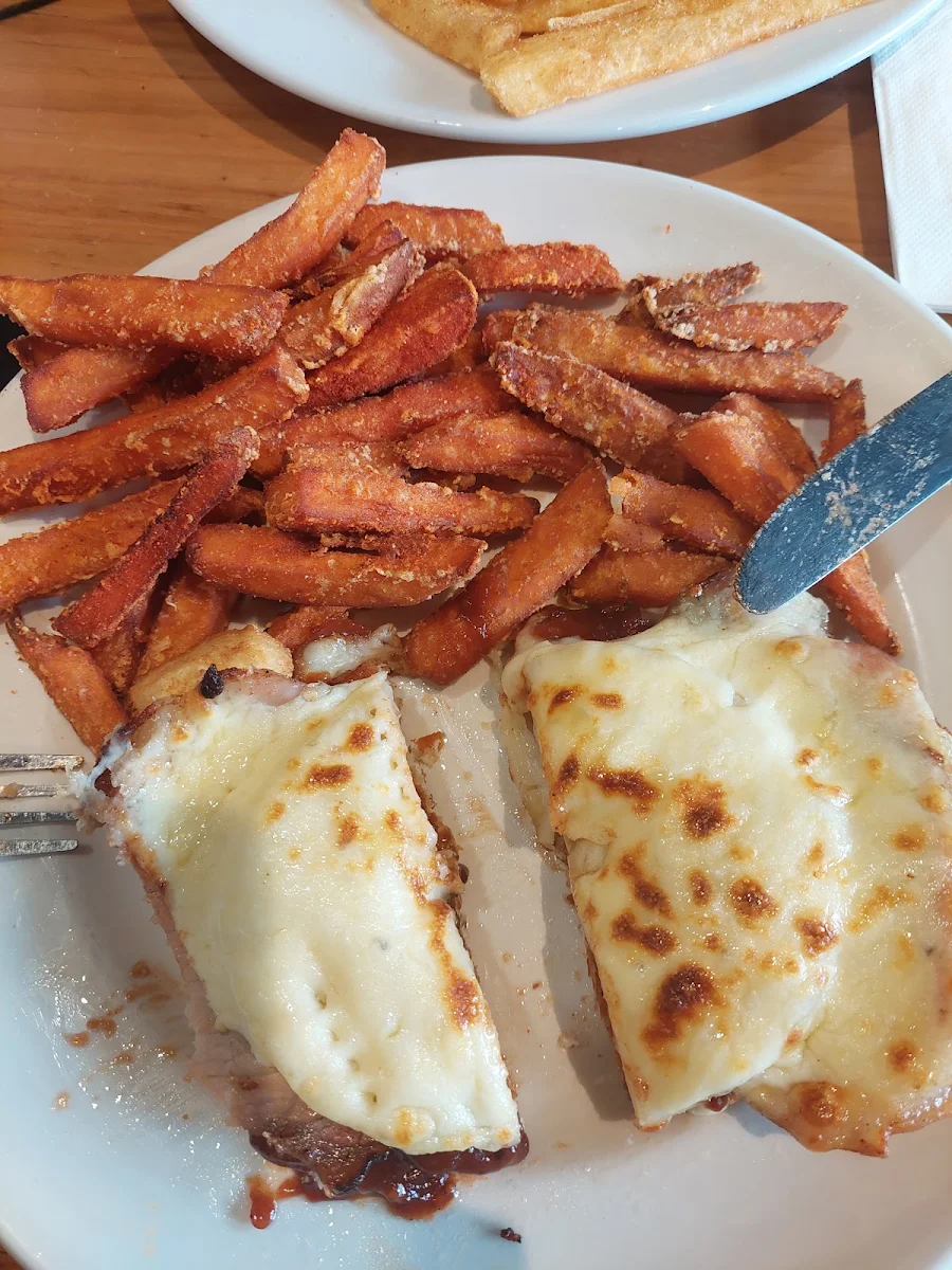 Chicken Parmigiana & Sweet Potato Chips, Schnitz Barkly Square