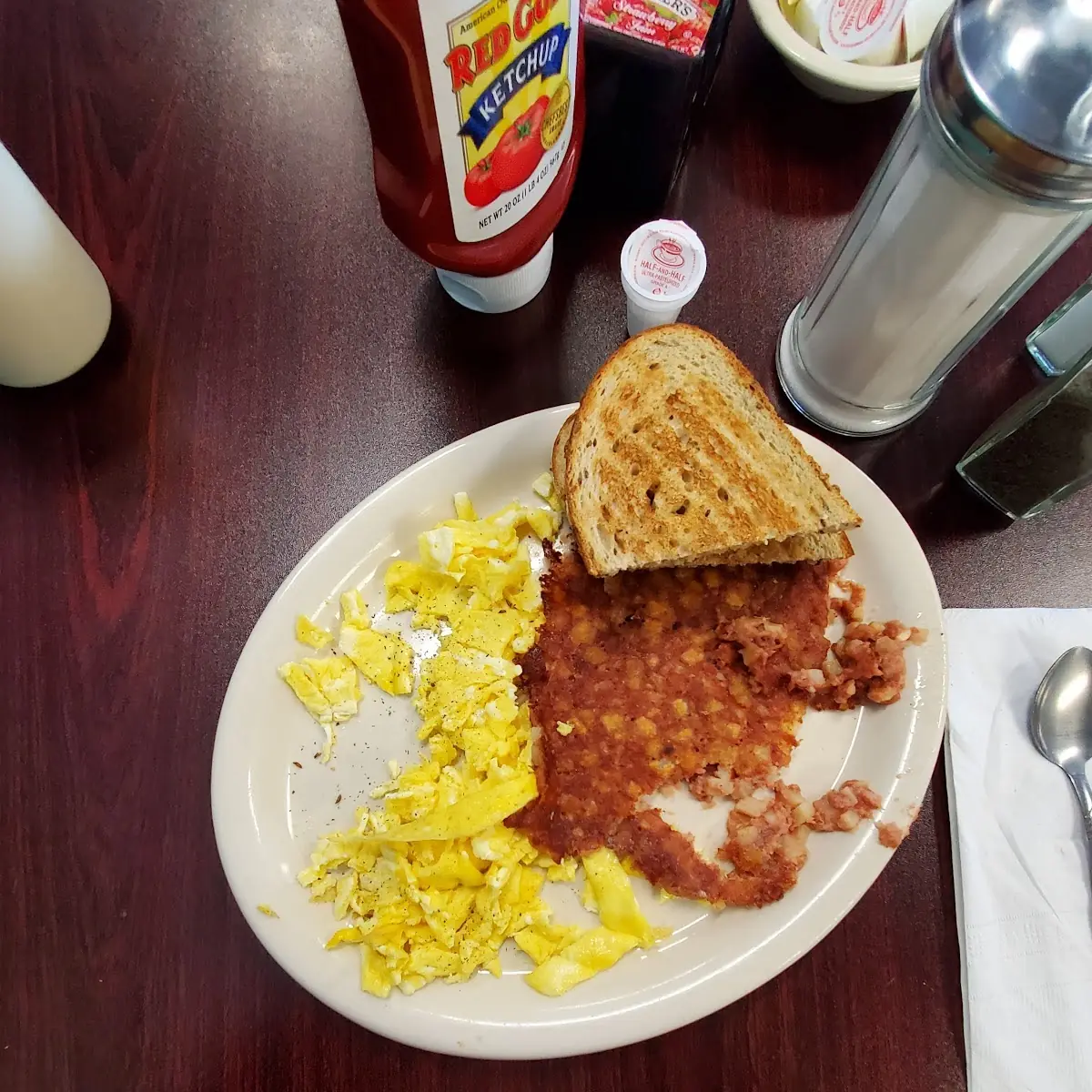 Scrambled Eggs with Corned Beef Hash and Rye Toast