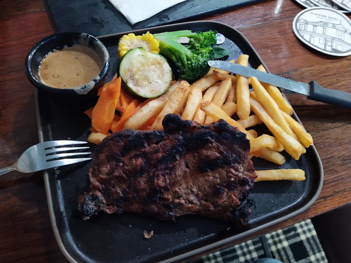 Porterhouse Steak Med Well-Done, Riverina Hotel