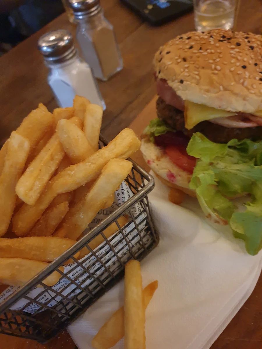 Riv Beef Burger, Riverina Hotel