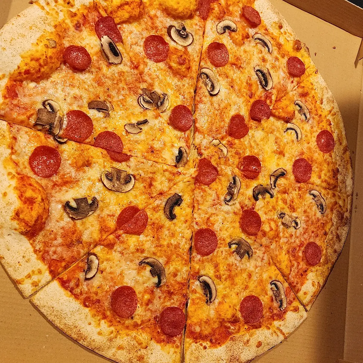 Mushroom Pepperoni Pizza