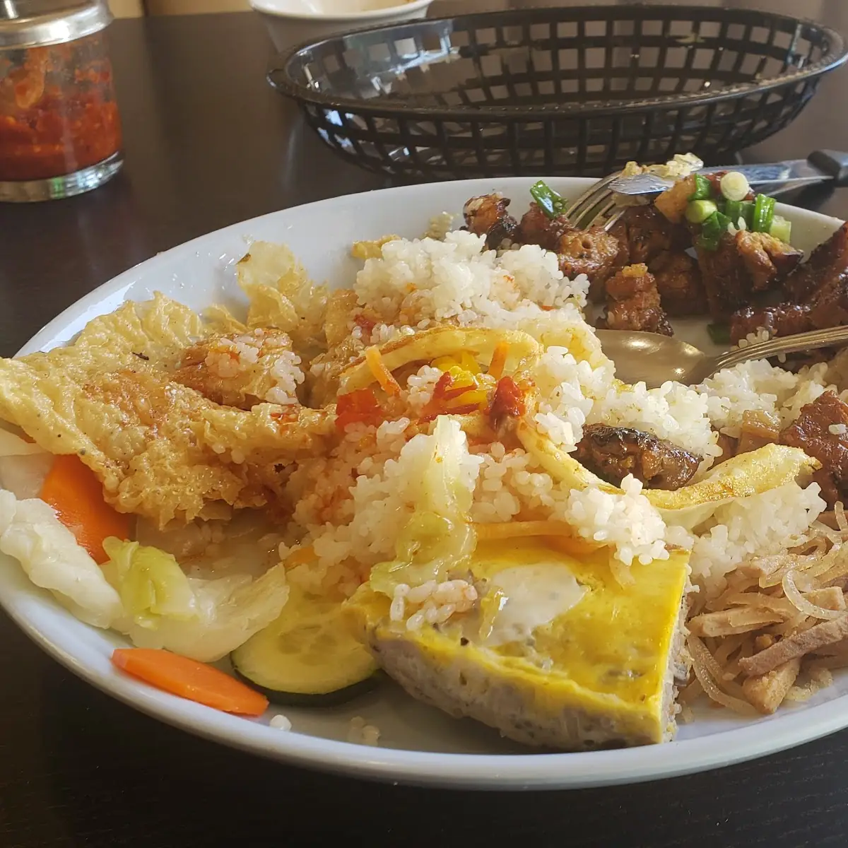 Cơm Tấm Thịt Nướng Tàu Hũ KY