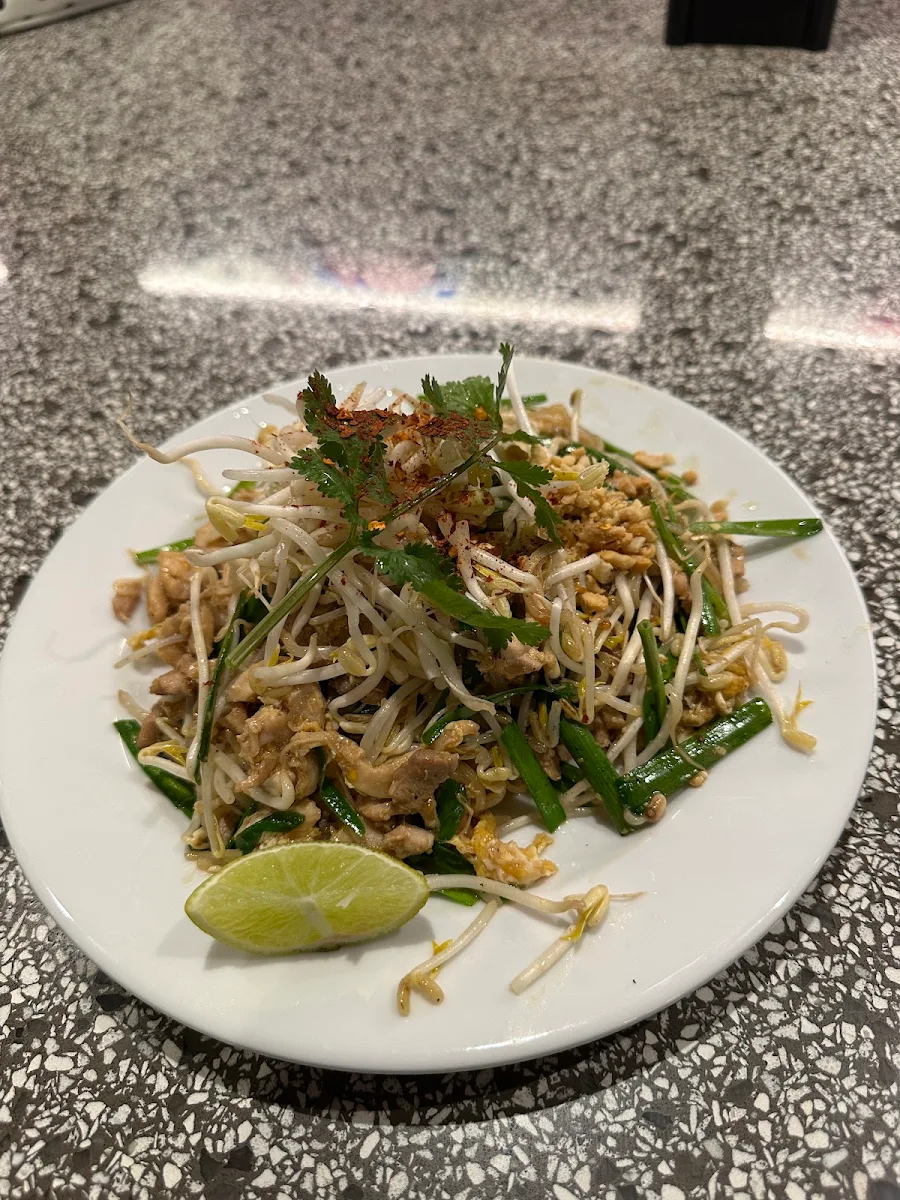 Highlights, Chat Thai - The Galeries