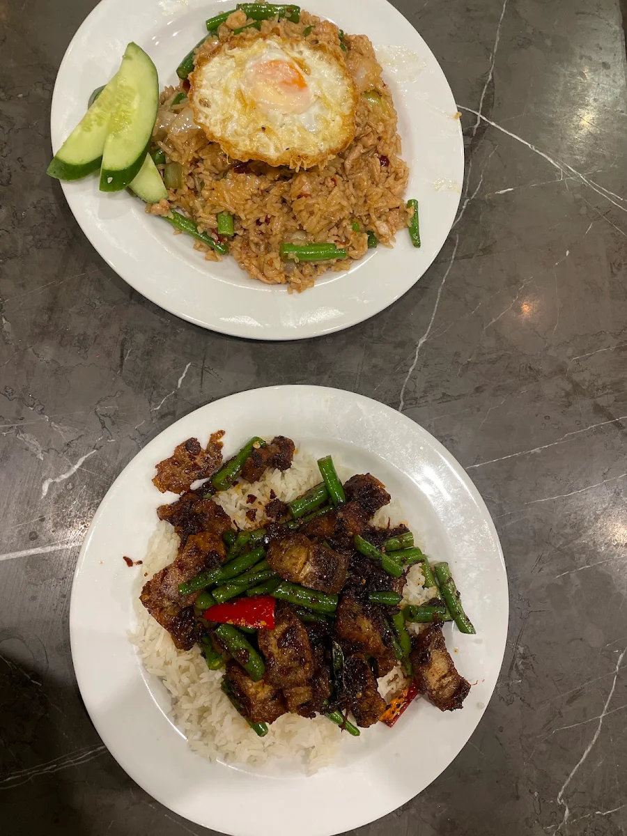 Highlights, Chat Thai - The Galeries