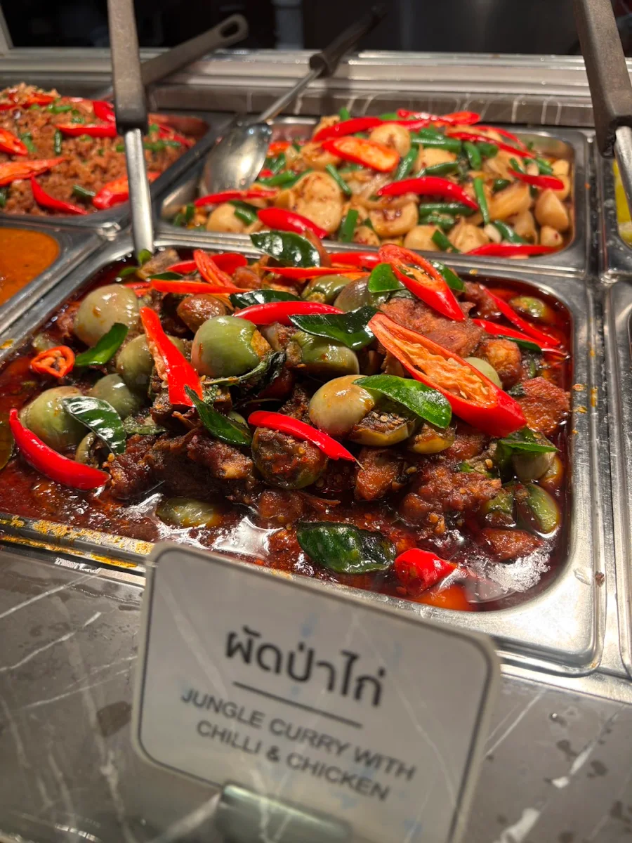 Highlights, Chat Thai - The Galeries