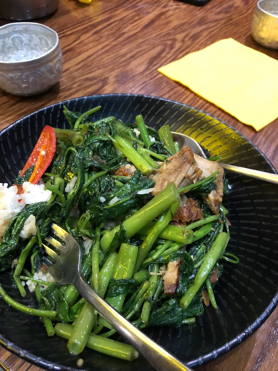 Khao Prik Khing with Crispy Pork Belly, Chat Thai - The Galeries