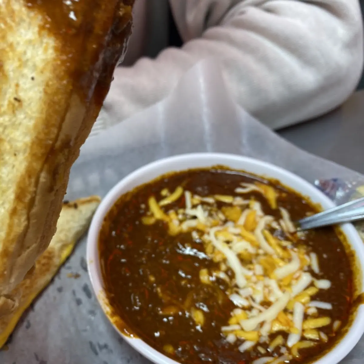 Chilli and Grilled Cheese Sandwich