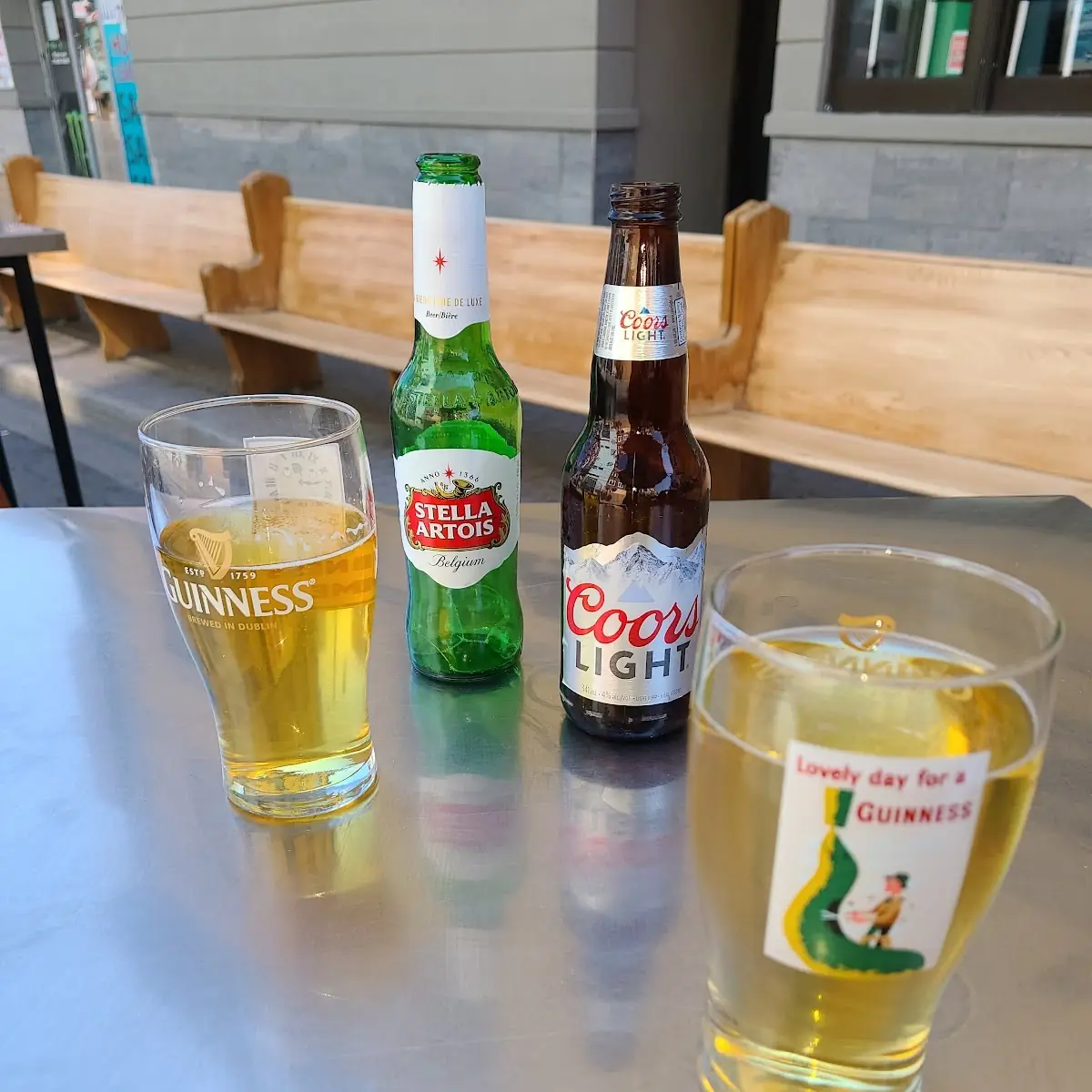 Beer, Yank's Old Niagara Bar & Grill