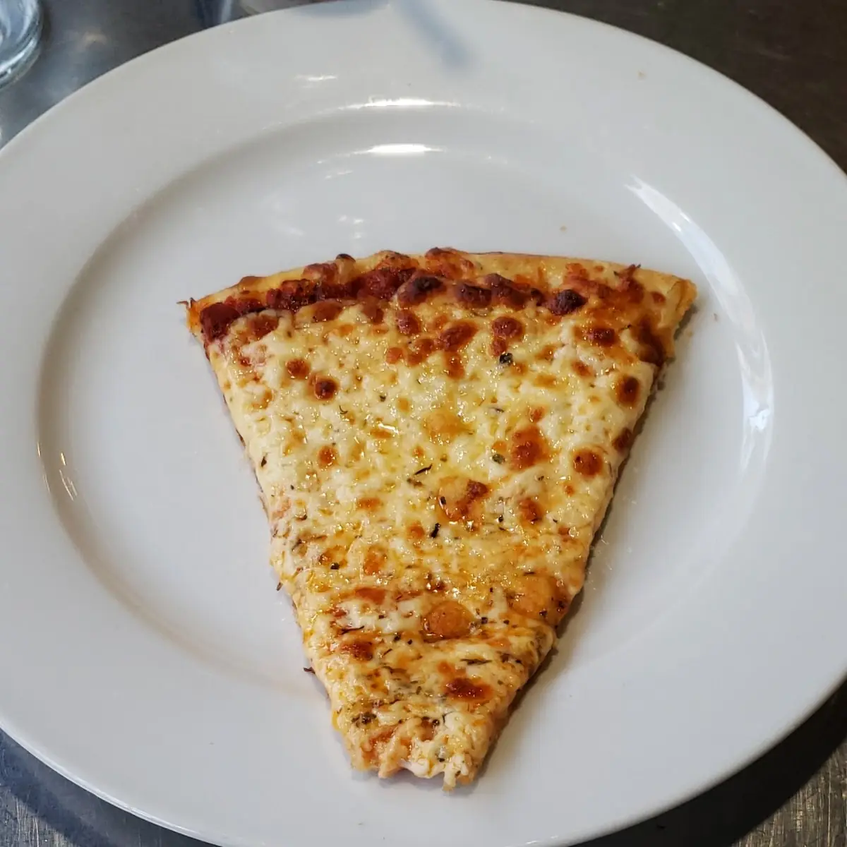Cheese Pizza, Yank's Old Niagara Bar & Grill