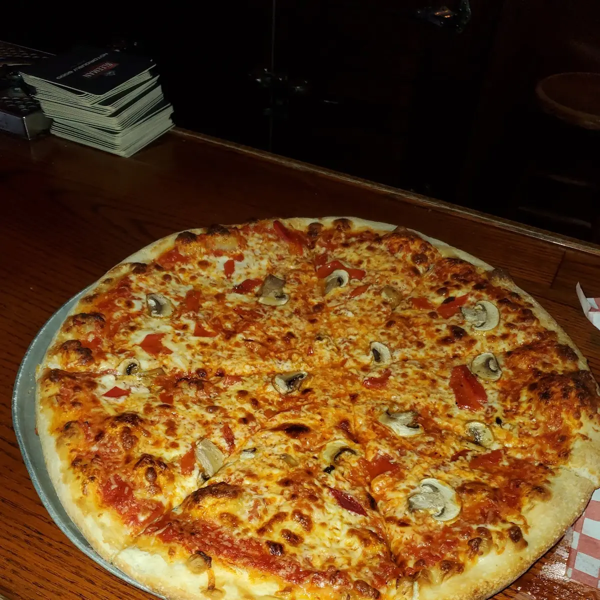 Veggie Pizza, Yank's Old Niagara Bar & Grill